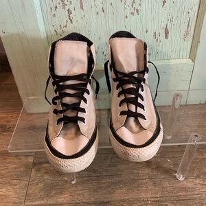 Unisex Chuck Taylor Converse High Top Grey with Black Trim. Size 9 W Size 7 M